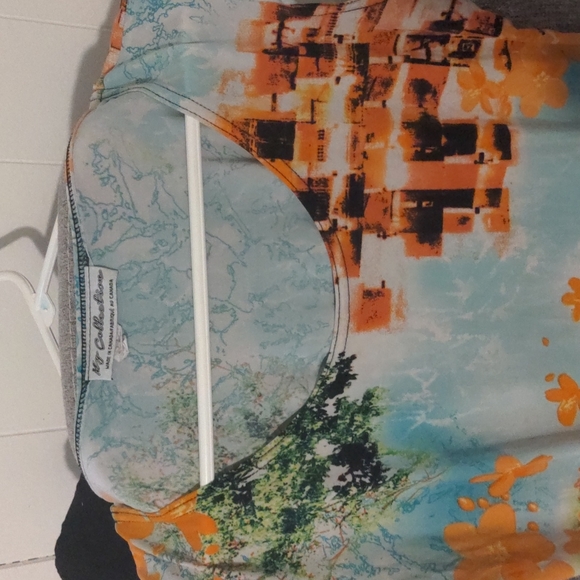 Beautiful floral abstract dress in Large. - Picture 4 of 6